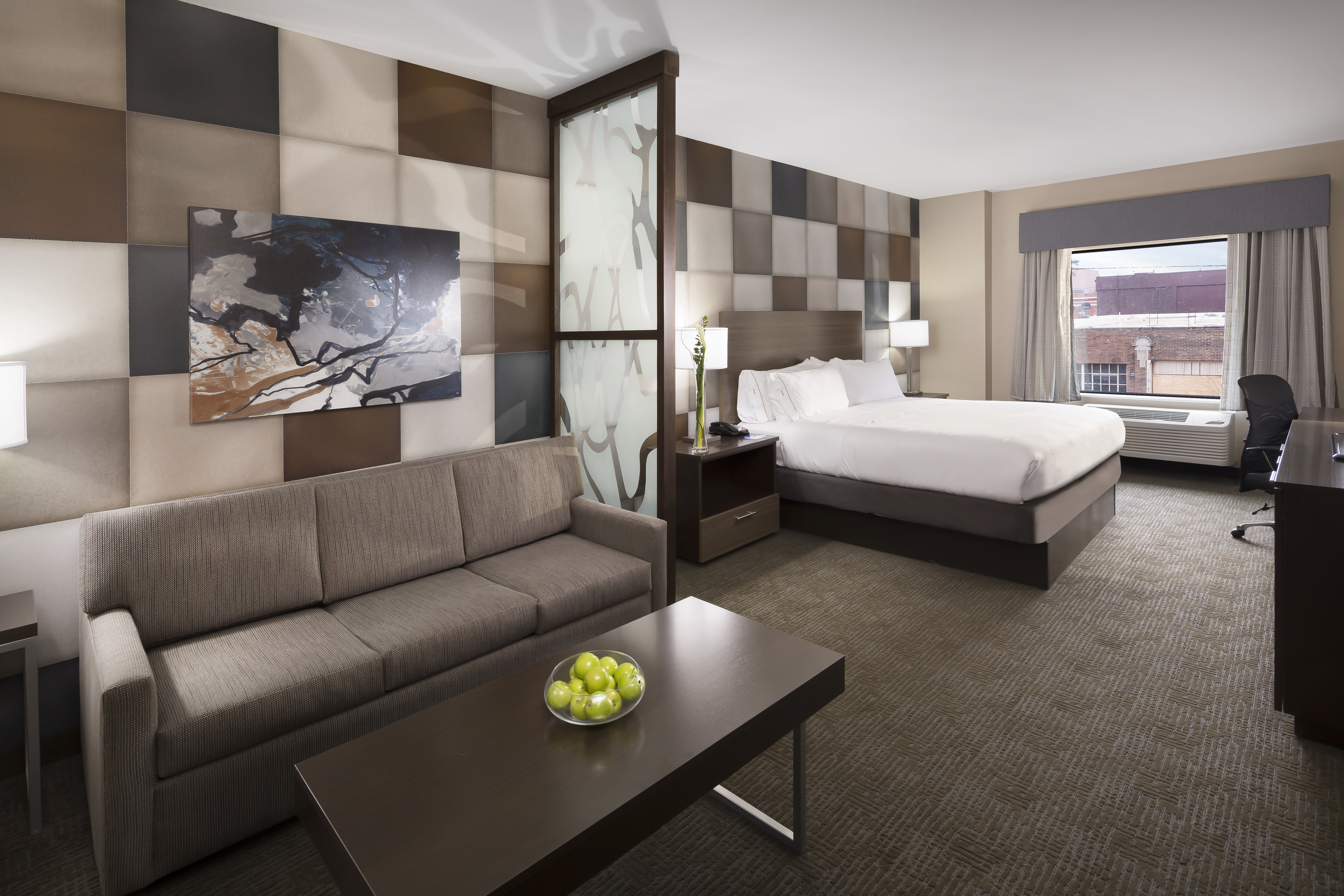 holiday inn express and suites oklahoma city dwtn