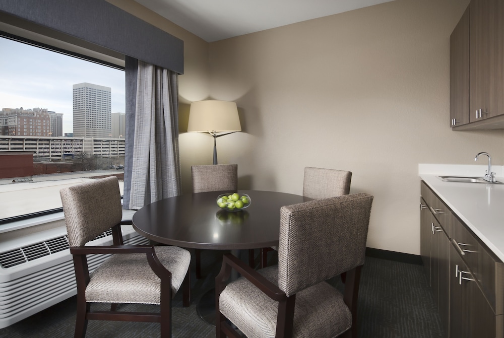 holiday inn express and suites oklahoma city dwtn