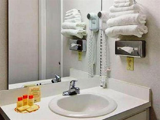 econo lodge cherry point