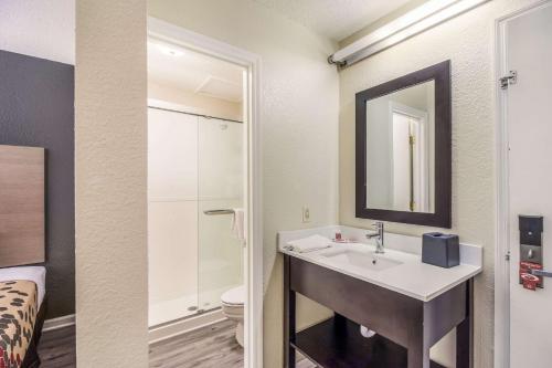 econo lodge cherry point