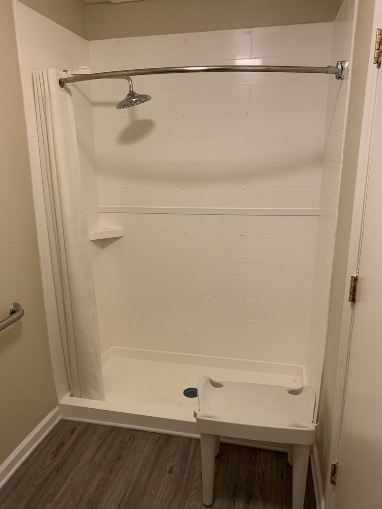 econo lodge cherry point