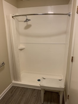 econo lodge cherry point