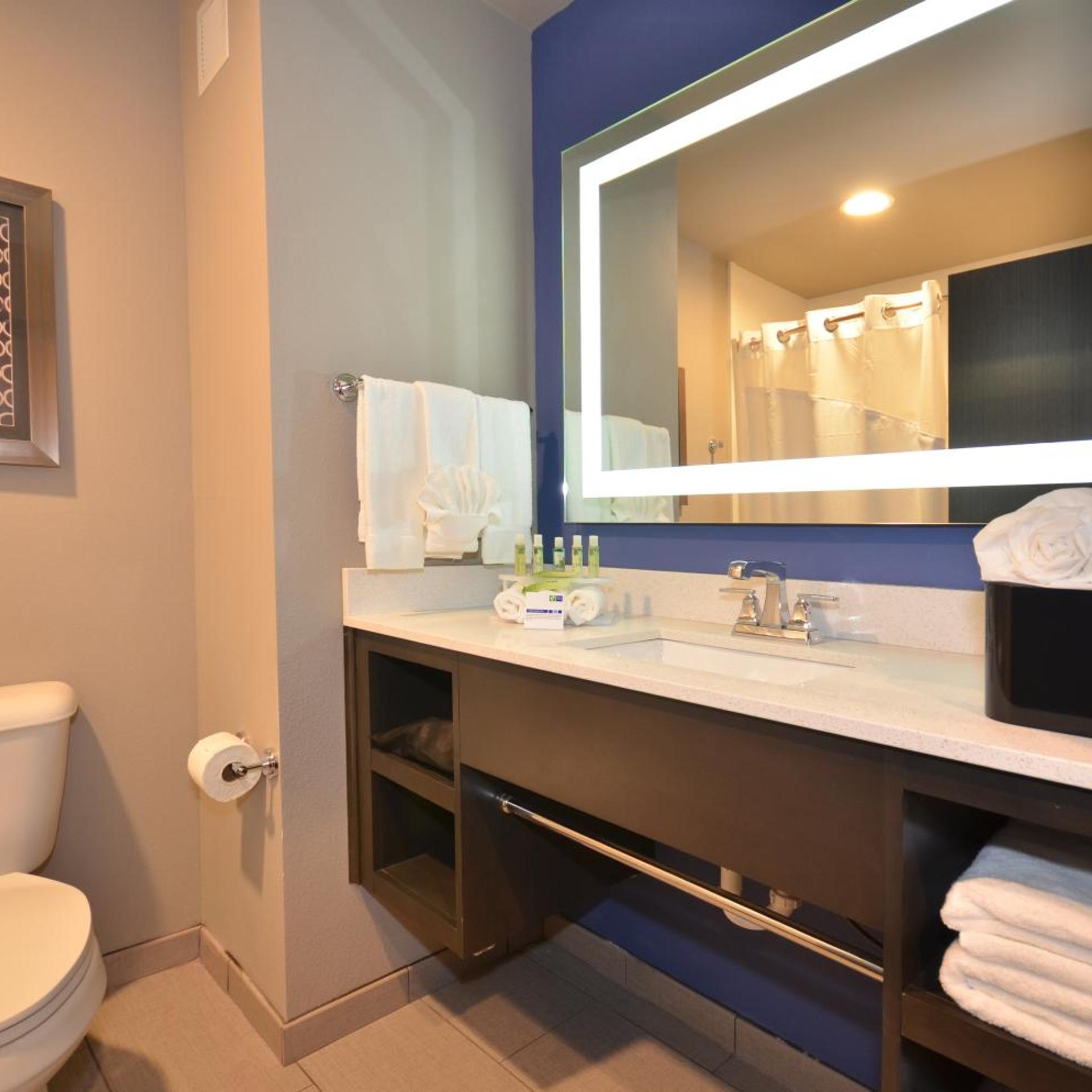 holiday inn express and suites oklahoma city mid a