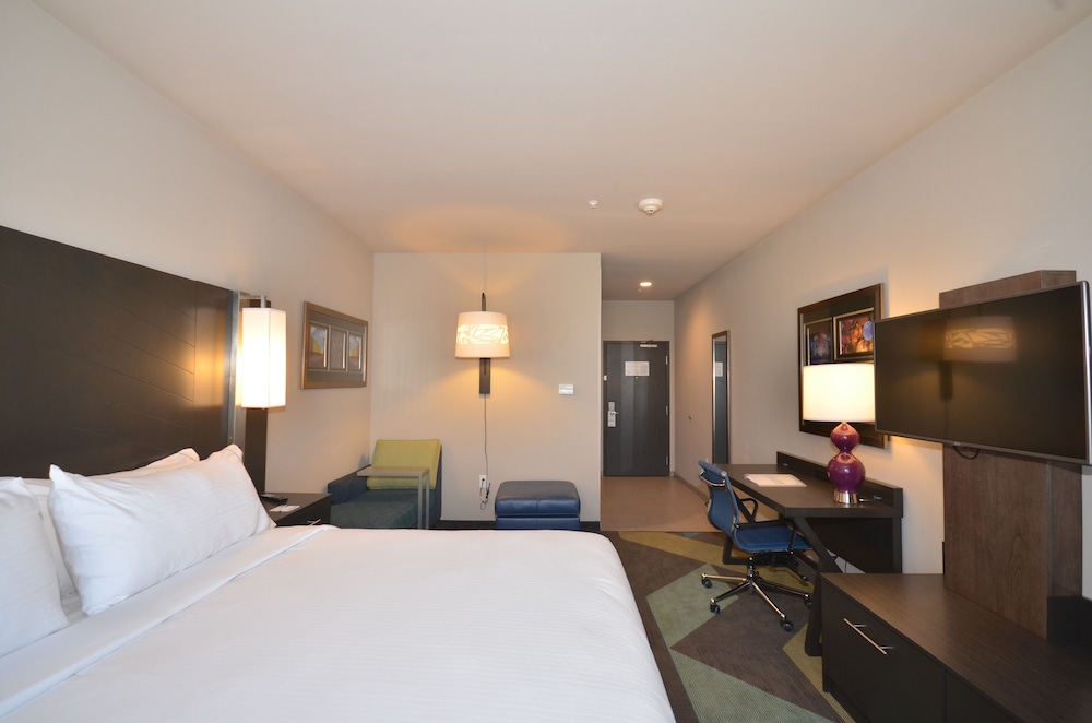 holiday inn express and suites oklahoma city mid a