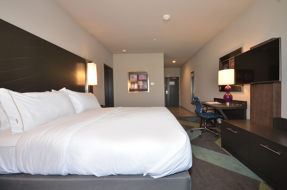 holiday inn express and suites oklahoma city mid a