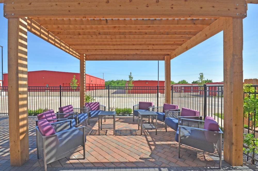 holiday inn express and suites oklahoma city mid a
