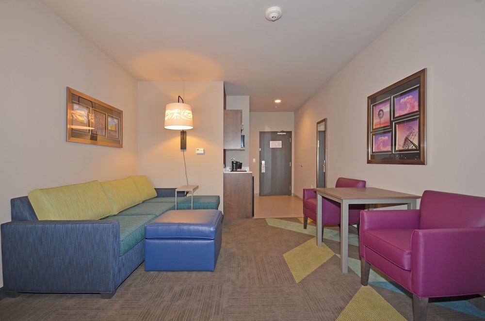 holiday inn express and suites oklahoma city mid a