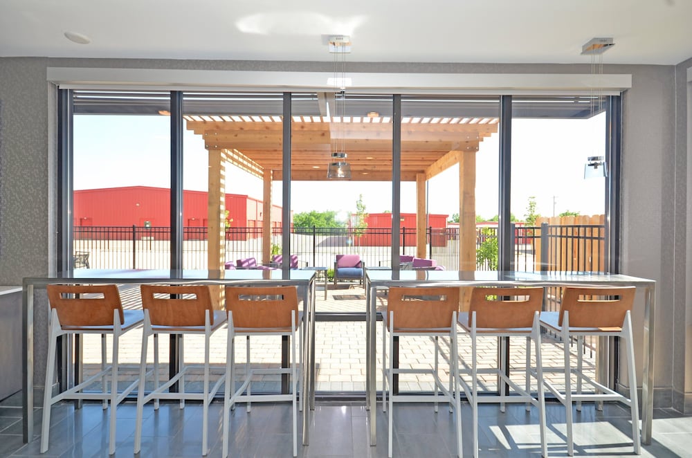 holiday inn express and suites oklahoma city mid a