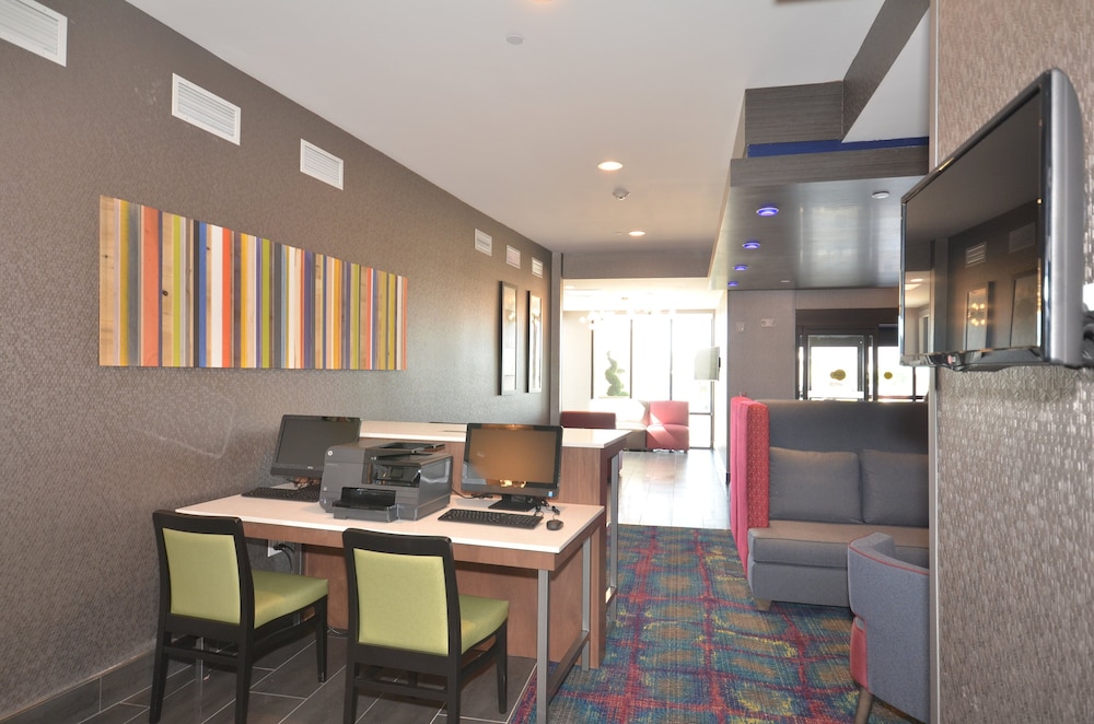 holiday inn express and suites oklahoma city mid a