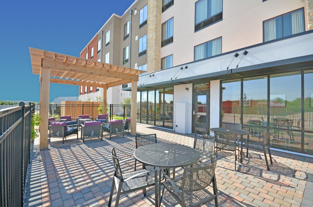 holiday inn express and suites oklahoma city mid a