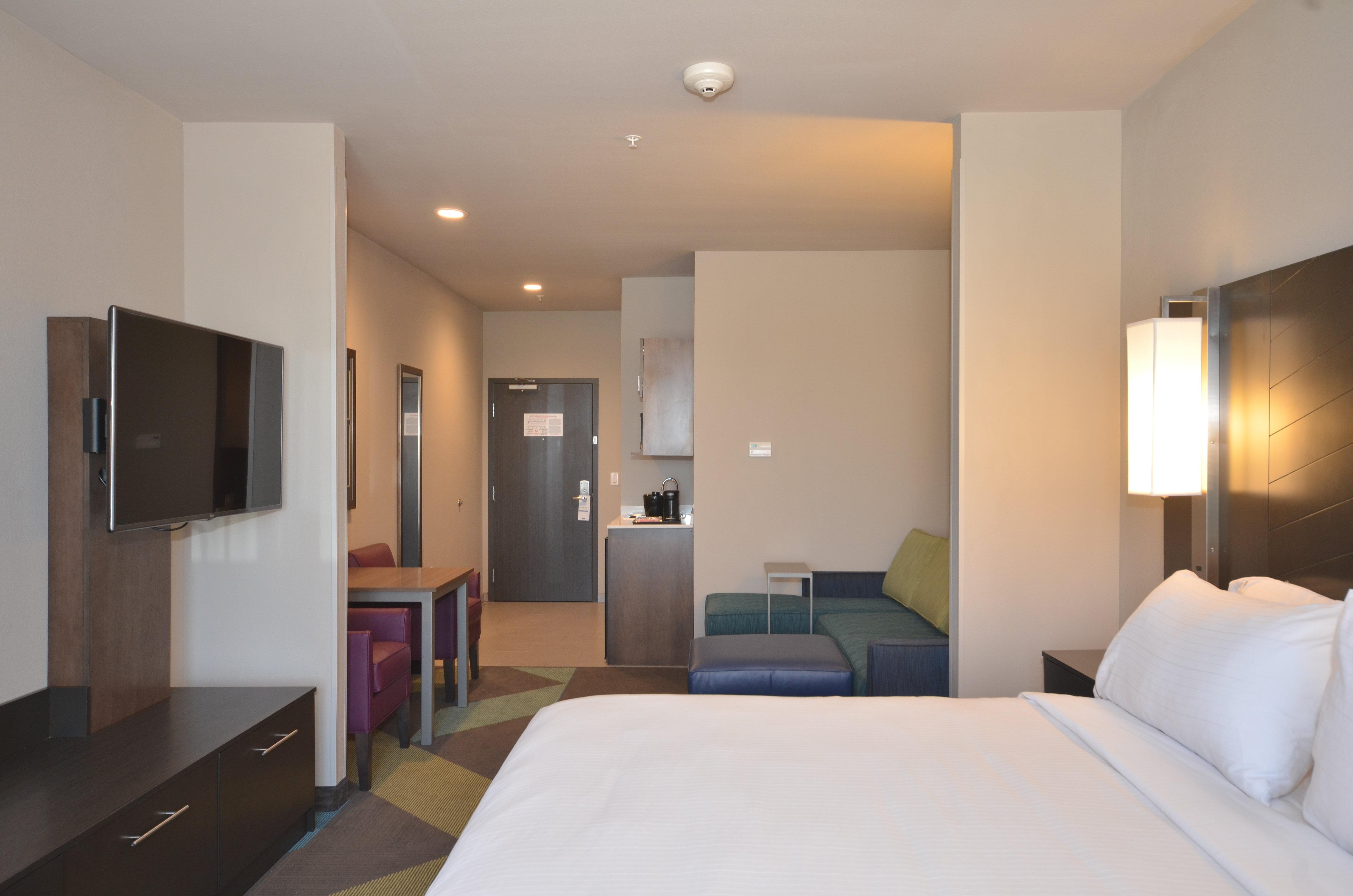 holiday inn express and suites oklahoma city mid a