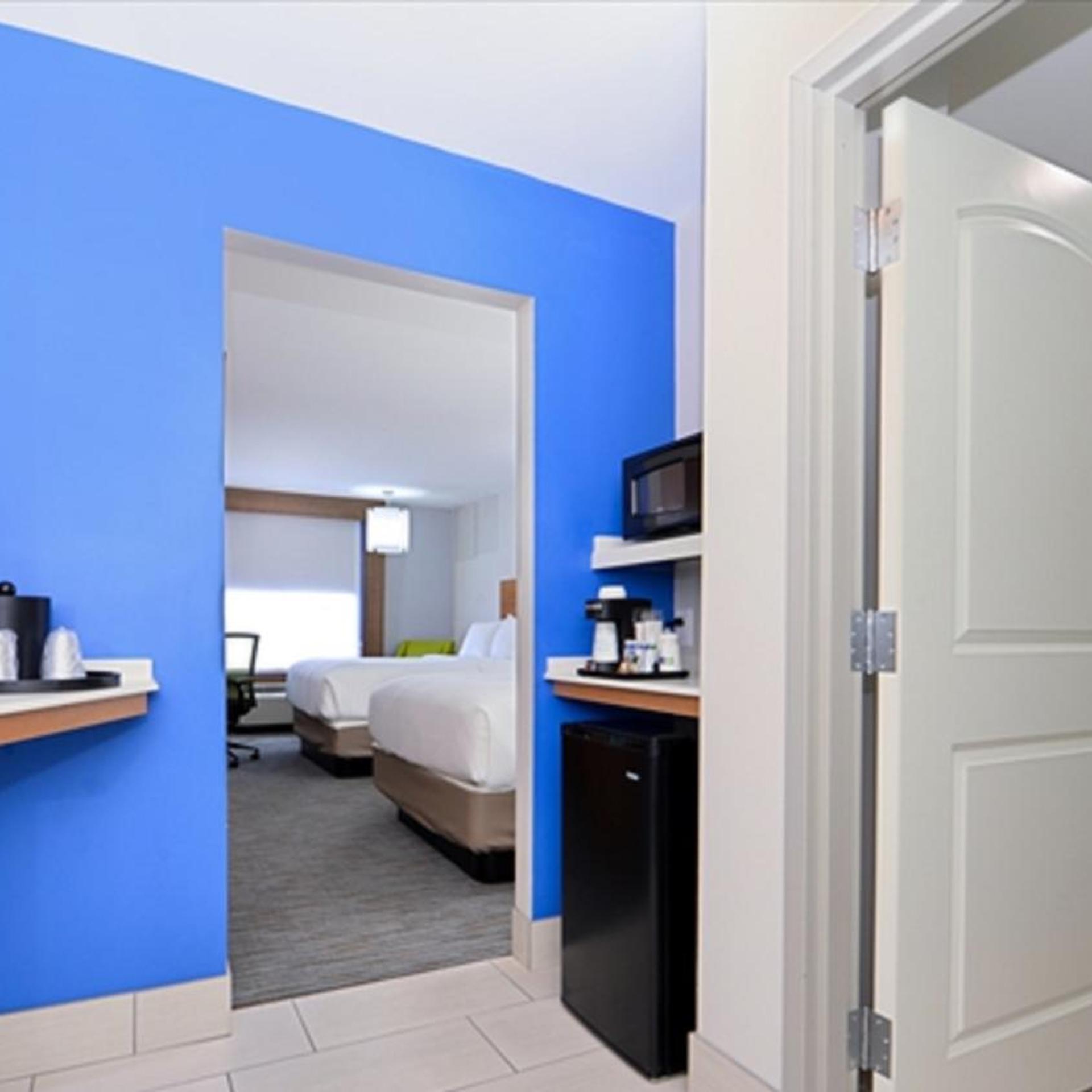holiday inn express and suites lexington east winc