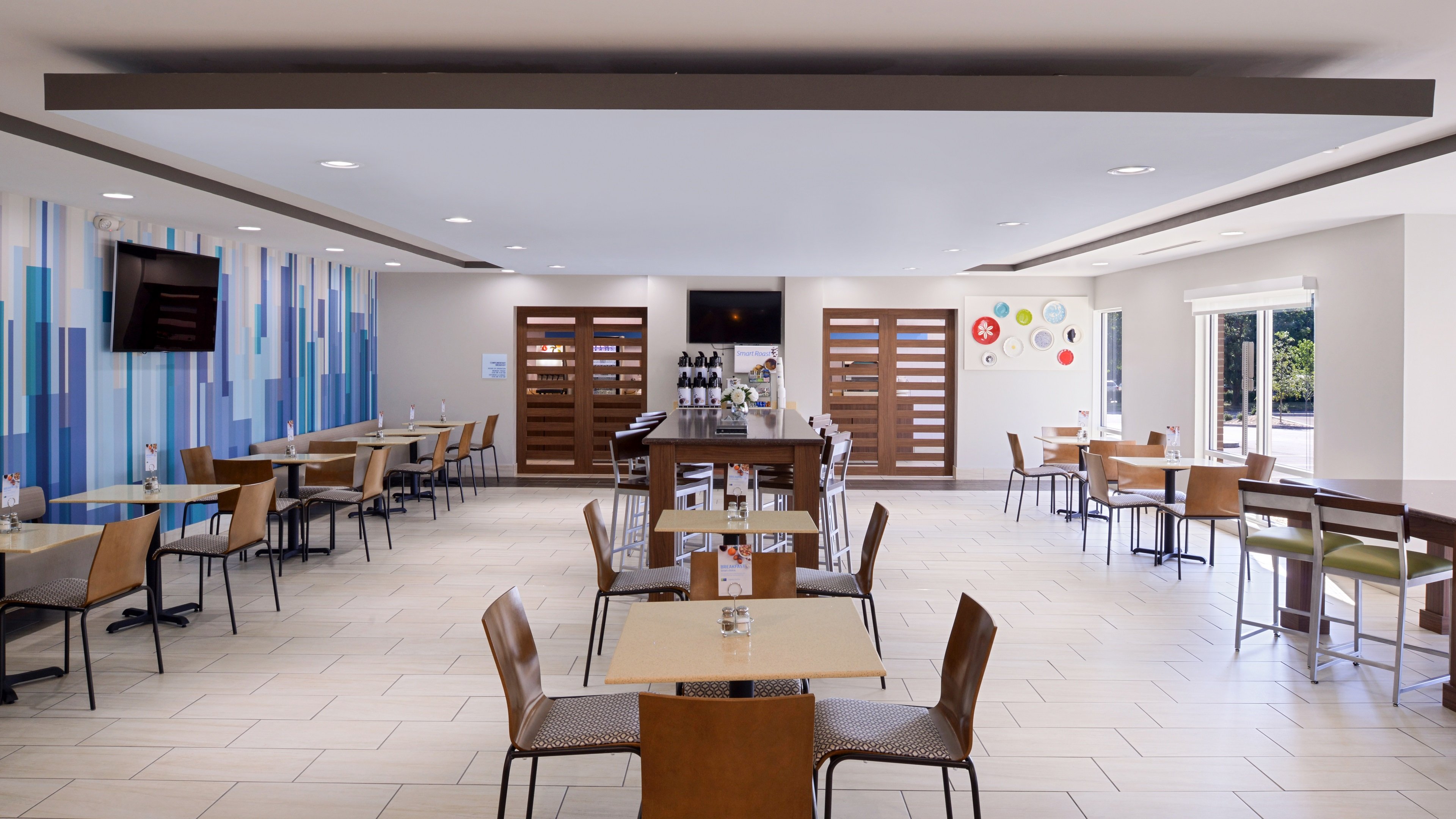 holiday inn express and suites lexington east winc