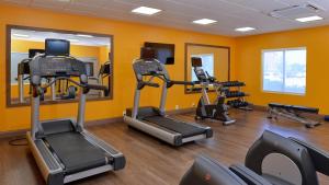holiday inn express and suites lexington east winc