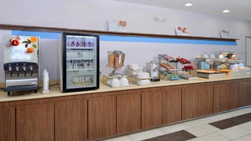 holiday inn express and suites lexington east winc