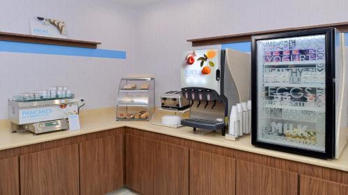 holiday inn express and suites lexington east winc
