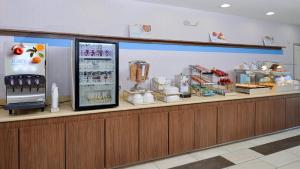 holiday inn express and suites lexington east winc