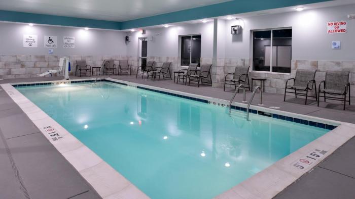 holiday inn express and suites lexington east winc