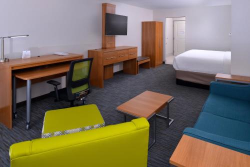 holiday inn express and suites lexington east winc