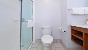 holiday inn express and suites lexington east winc