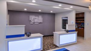 holiday inn express and suites lexington east winc