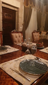 sinasos palace cave hotel