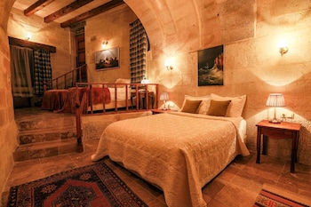 sinasos palace cave hotel