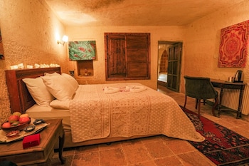 sinasos palace cave hotel