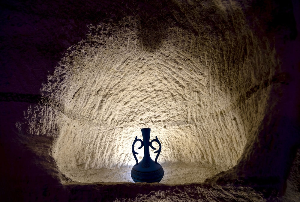 sinasos palace cave hotel