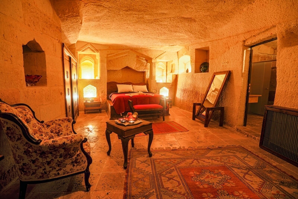 sinasos palace cave hotel