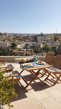 sinasos palace cave hotel