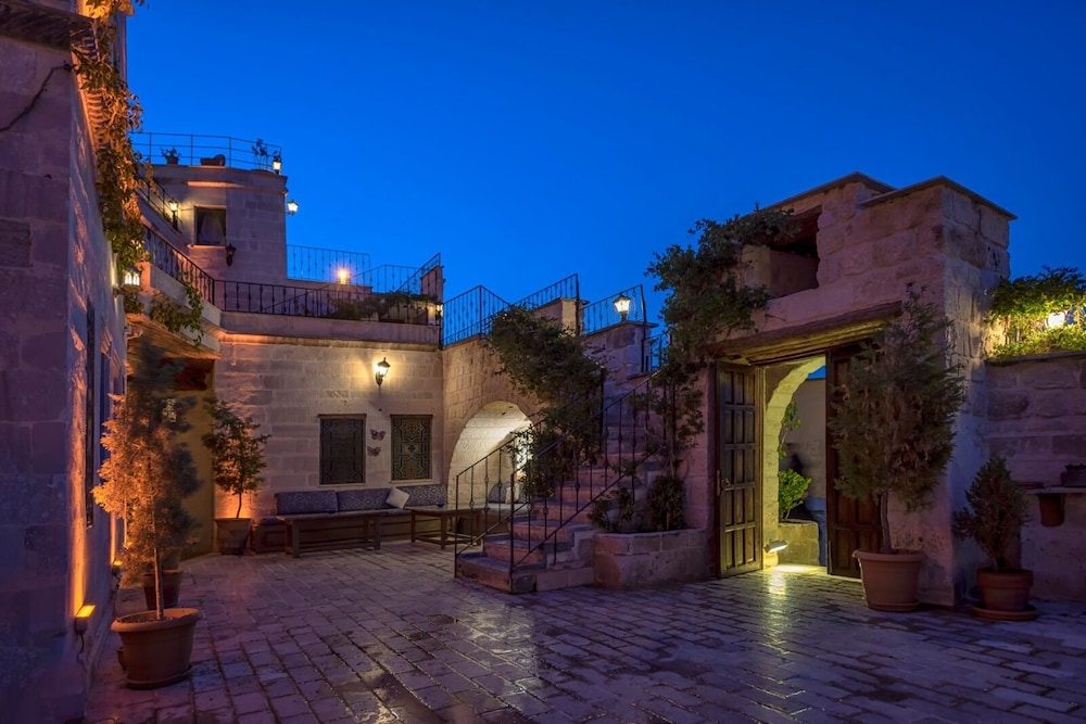 Sinasos Palace Cave Hotel,Mustafapasa>>Cappadocia,2 star