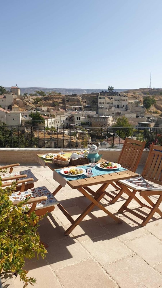 Sinasos Palace Cave Hotel,Mustafapasa>>Cappadocia,2 star
