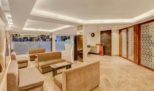 treebo radhe palace lake town