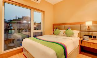 treebo radhe palace lake town