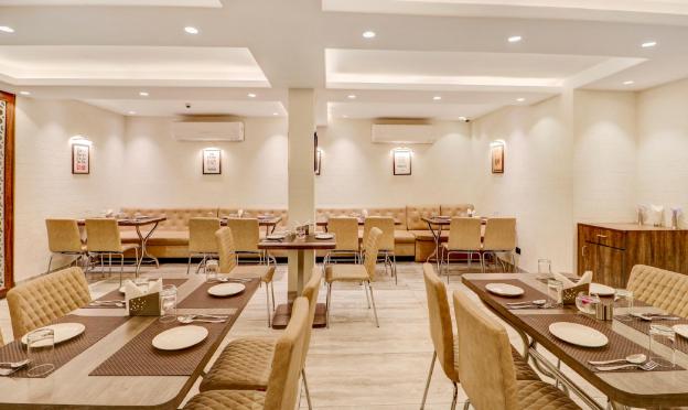 treebo radhe palace lake town