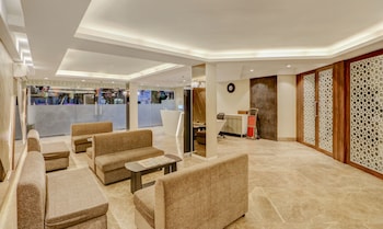 treebo radhe palace lake town