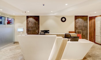 treebo radhe palace lake town