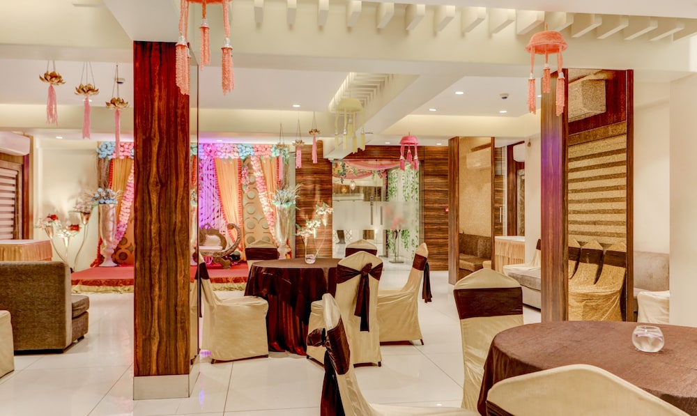 treebo radhe palace lake town