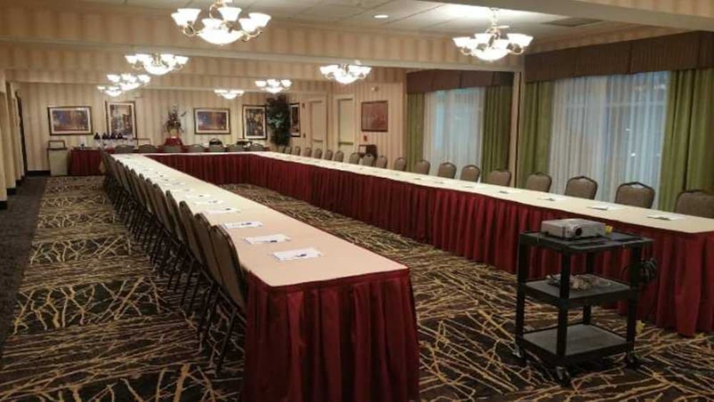 holiday inn express and suites youngstown n warren niles by ihg