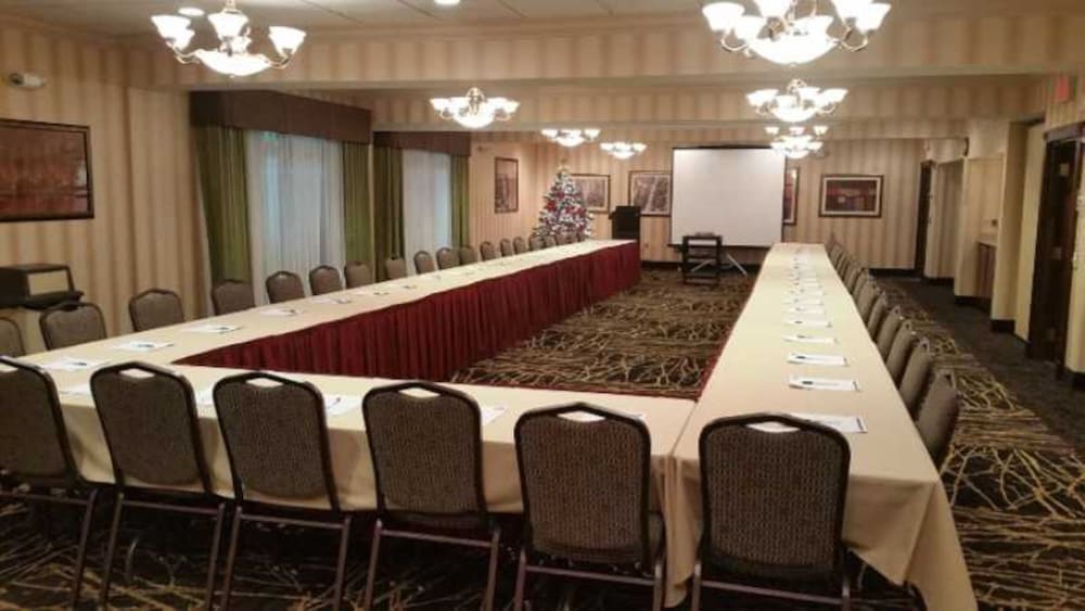 holiday inn express and suites youngstown n warren niles by ihg
