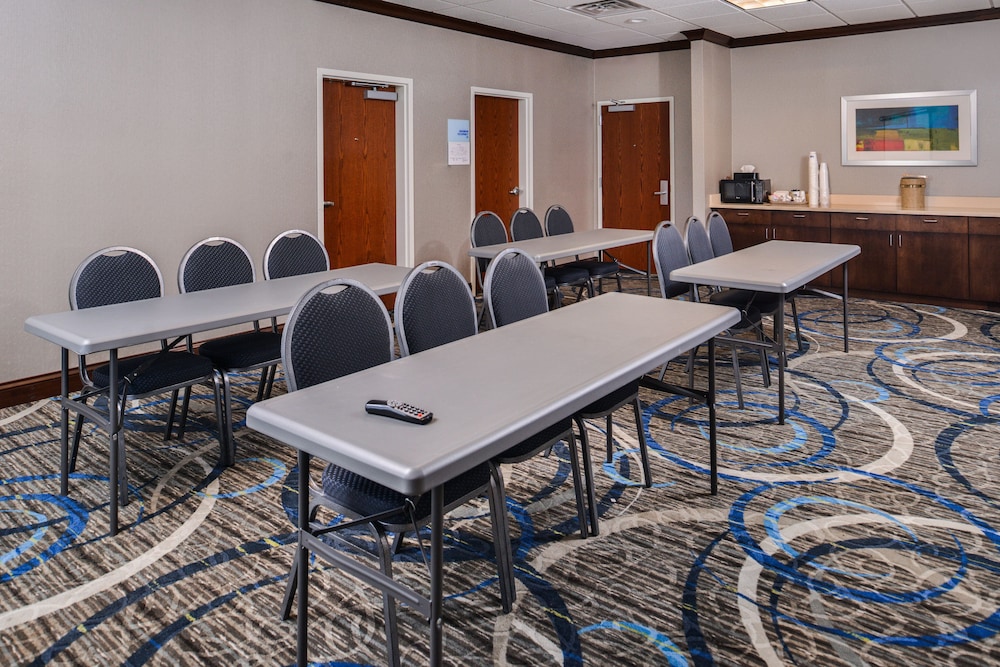 holiday inn express and suites york by ihg