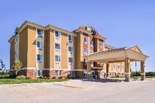 holiday inn express and suites york by ihg