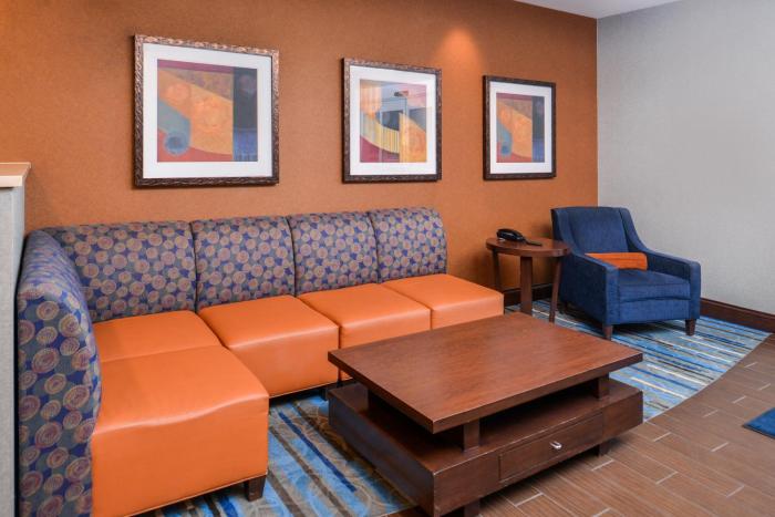 holiday inn express and suites york by ihg