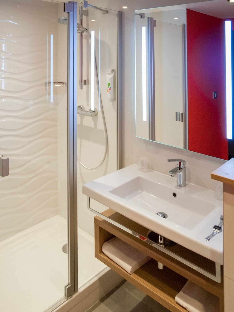 ibis styles saint malo port