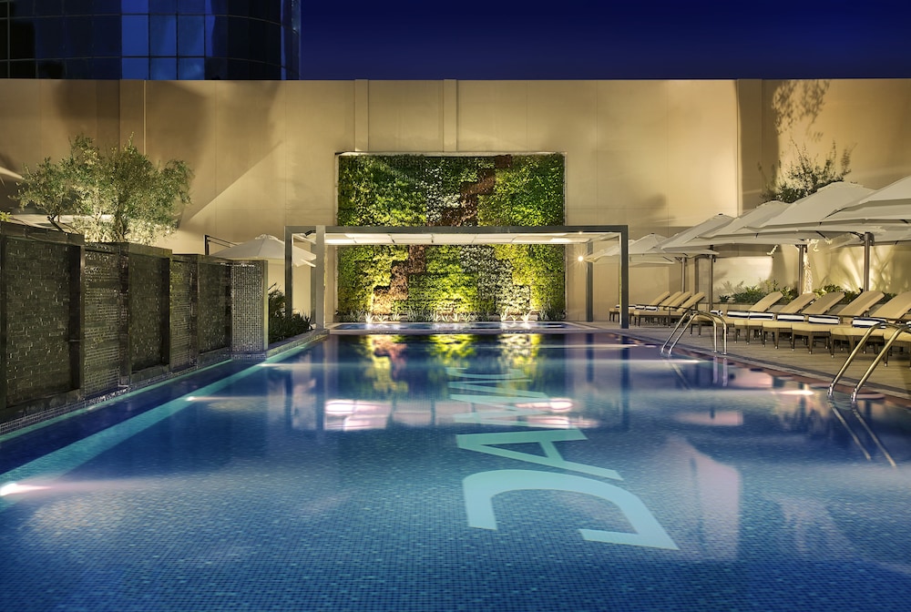 damac maison cour jardin
