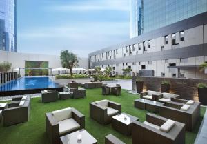 damac maison cour jardin