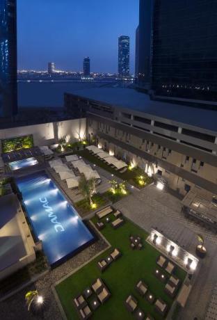 damac maison cour jardin