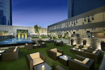 damac maison cour jardin