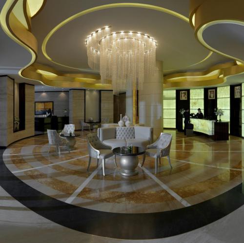 damac maison cour jardin